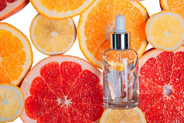 A bottle of face serum on citrus slices. — Stock Photo, Image