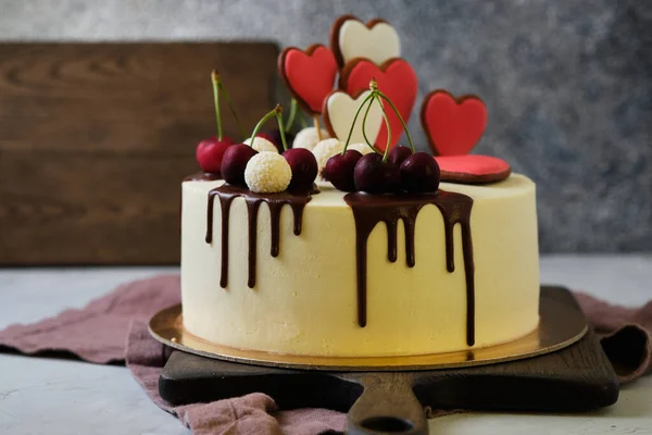 Heerlijke Mooie Handgemaakte Taart Zoetwaren Voor Feestdagen Het Dessert Versierd — Stockfoto