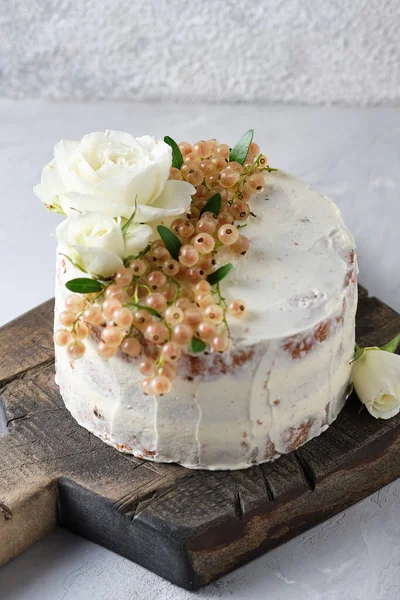 Zelfgemaakte Spons Cake Met Room Kaas Room Witte Bessen Vulling — Stockfoto