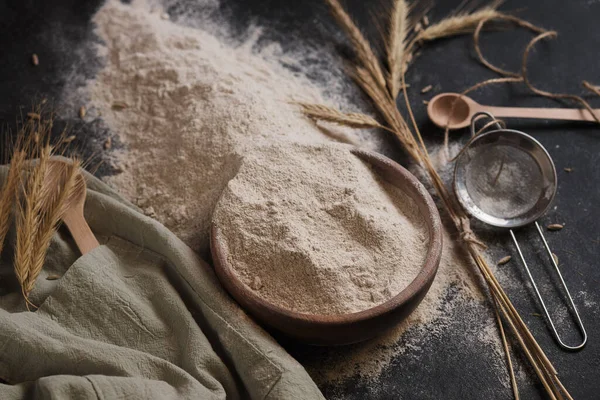 Roggenmehl Sieb Und Ähren Vorbereitung Für Das Brotbacken — Stockfoto