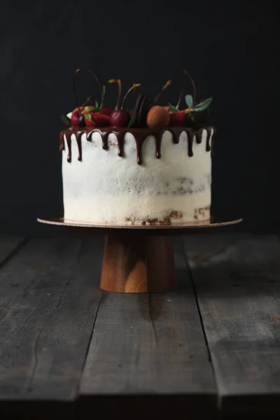 Heerlijke Mooie Handgemaakte Taart Zoetwaren Voor Feestdagen Het Dessert Versierd Rechtenvrije Stockafbeeldingen