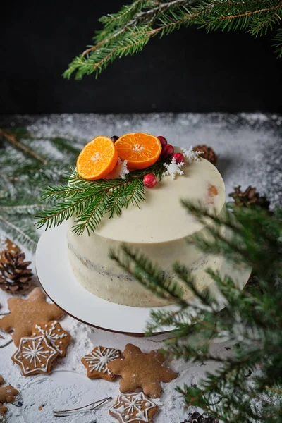 Delicioso Pastel Año Nuevo Con Bizcocho Amapola Relleno Mandarina Hermoso — Foto de Stock