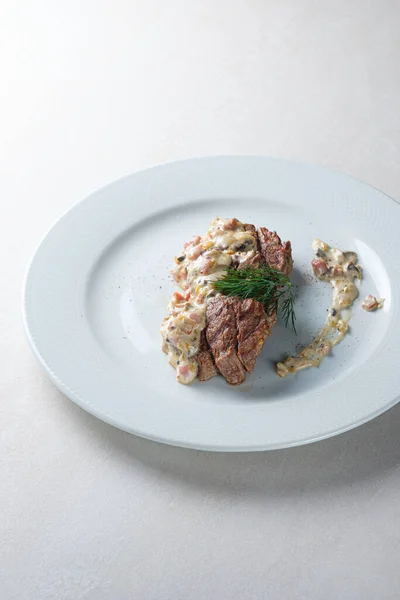 Menu Restaurant Beef Medallions Mushroom Sauce — Stock fotografie