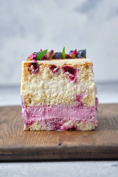 Bärsvamp Tårta Tårta Med Cream Cheese Mousse Kondenserad Mjölk Och Royaltyfria Stockbilder