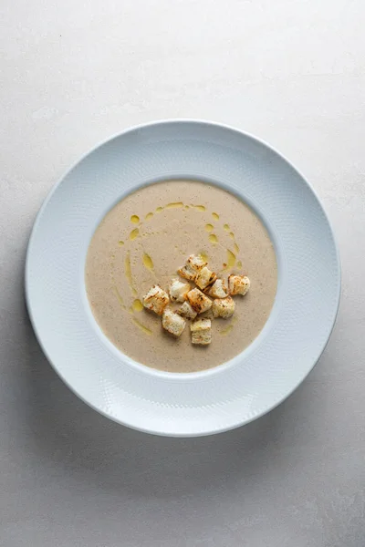 Menu Voor Het Restaurant Champignonroom Soep Smaak Gebracht Met Oliv Stockfoto
