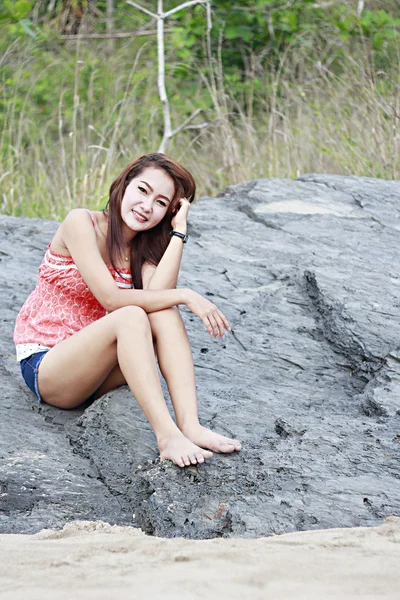 Thai flicka på stranden — Stockfoto