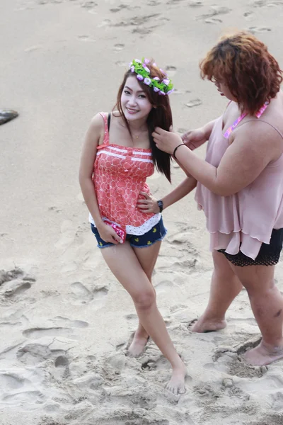 Тайська дівчина на пляжі — стокове фото