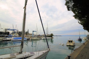 bir Peschiera, Garda Gölü kışın Kuzey İtalya'daki küçük bir kasaba görünümü