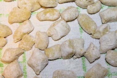 Patates ve yumurta ile hazırlanan geleneksel İtalyan gnocchi