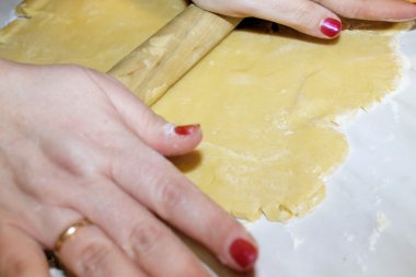 ahşap eski inişli çıkışlı dışarı hamur merdane