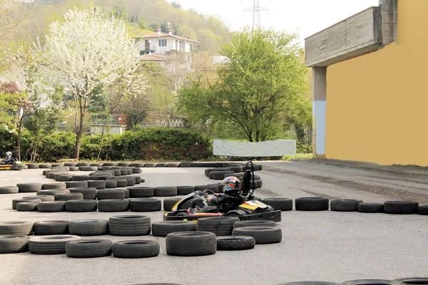 Ir pista de karts puesta en escena al aire libre por carrera —  Fotos de Stock