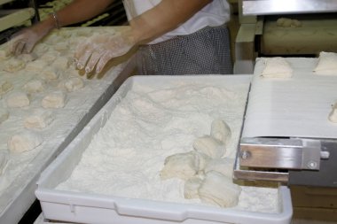 İçinde bir fırın ekmek pişiren iken,