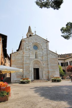 Kilisede Maderno, İtalya Garda Gölü için şehir