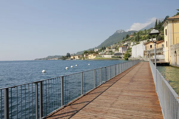 Wooden promenade in Gargnano, on Garda  lake in northern Italy — Stock Photo, Image