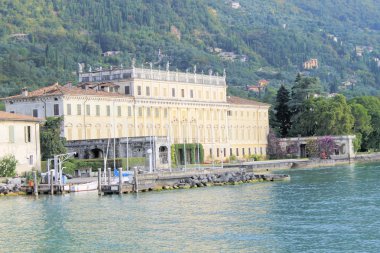 İtalya Garda Gölü kıyısında antik Villa Bettoni