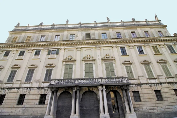 Die antike villa bettoni am ufer des gardasees in italien — Stockfoto