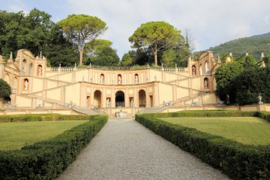 İtalya Garda Gölü kıyısında antik Villa Bettoni