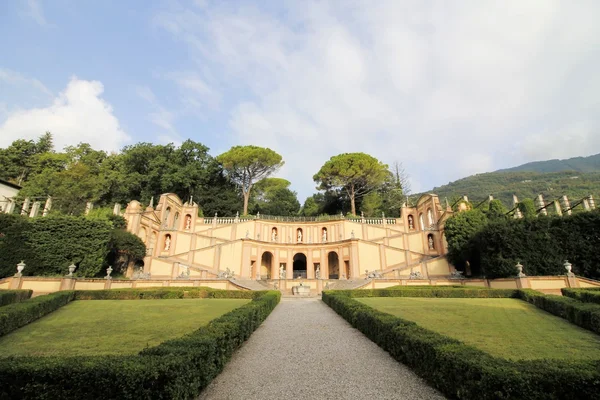 The ancient Villa Bettoni  on the shores of  Garda lake in Italy — Stock Photo, Image