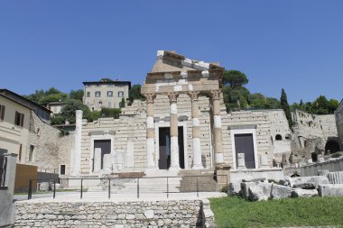 İtalya 'da Brescia' da Capitolium ya da Tempio Capitolino adlı Roma tapınağının kalıntıları.