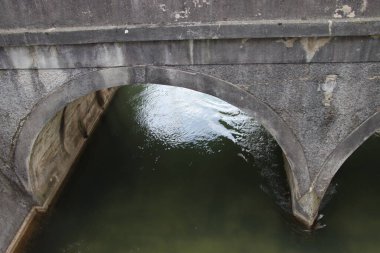 İtalya 'nın Brescia kırsalında küçük bir nehir manzarası