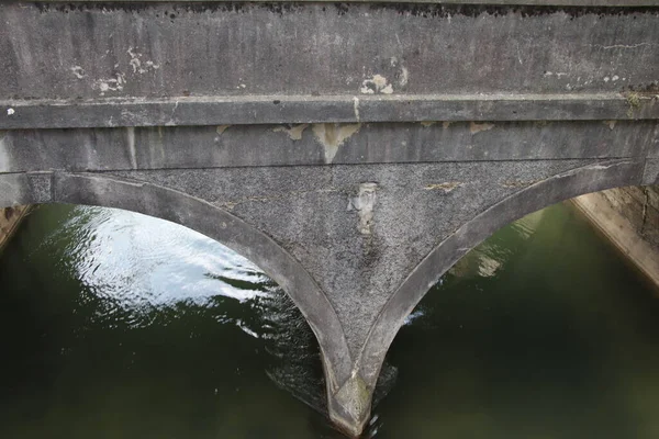 Puente Piedra Muy Antiguo Cerca Del Arco Debajo Del Puente — Foto de Stock