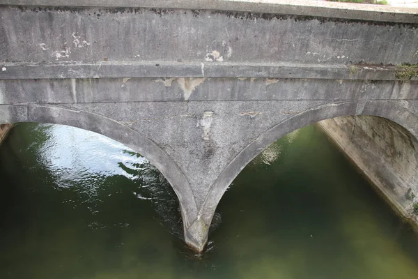 Très Vieux Pont Pierre Près Arche Sous Pont Avec Cours — Photo