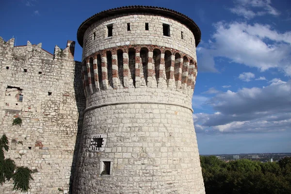 Parede Pedra Com Merlões Portão Ponte Levadiça Castelo Medieval Bréscia — Fotografia de Stock