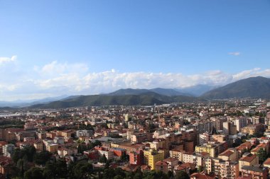 İtalya 'daki Brescia' nın eski tarihi şehir merkezinin havadan panoramik görüntüsü