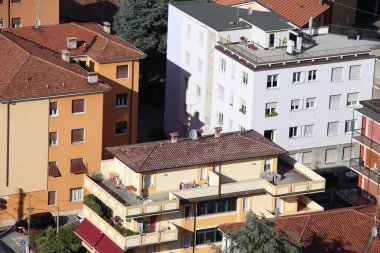 İtalya 'daki Brescia' nın eski tarihi şehir merkezinin havadan panoramik görüntüsü