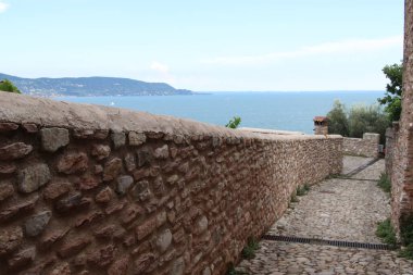 Kuzey İtalya 'daki Garda Gölü manzarası