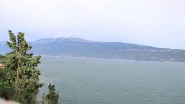 Kuzey İtalya 'daki Garda Gölü manzarası