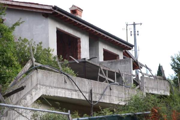 Lado Exterior Envejecido Desgastado Casa Abandonada — Foto de Stock