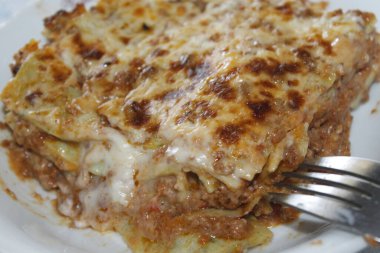 Lezzetli lazanya ve kıyma.