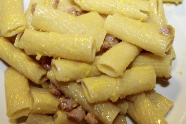 carbonara ile makarna