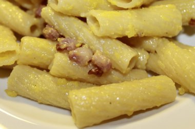 carbonara ile makarna
