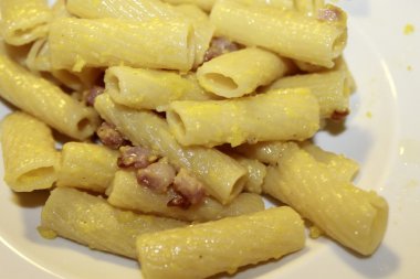 carbonara ile makarna