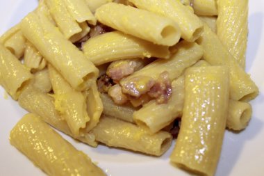 carbonara ile makarna