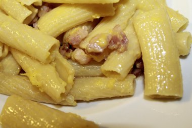 carbonara ile makarna