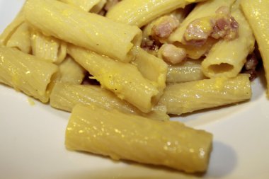 carbonara ile makarna