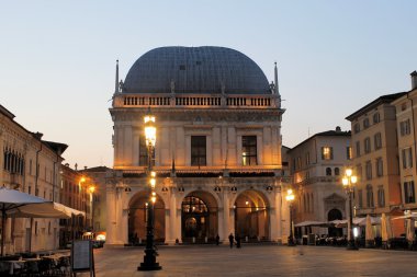 Loggia tarihi bina