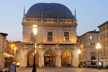 Loggia tarihi bina
