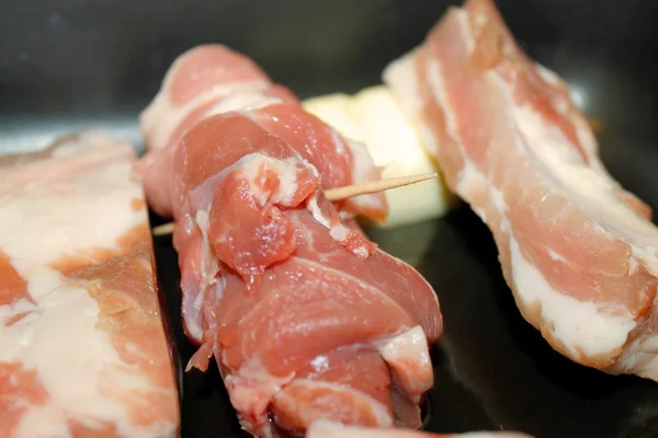 Carne fresca mezclada de cerdo con mantequilla y romero — Foto de Stock