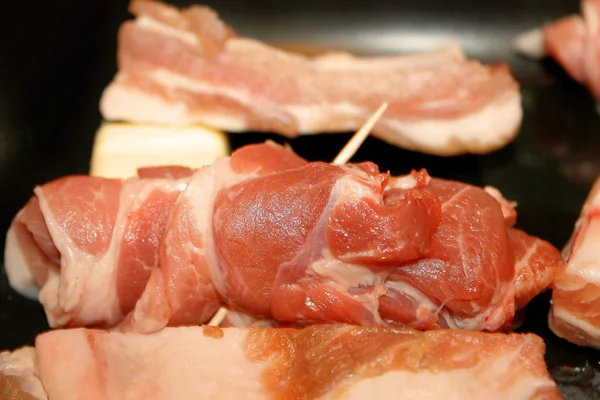 Carne fresca mezclada de cerdo con mantequilla y romero — Foto de Stock