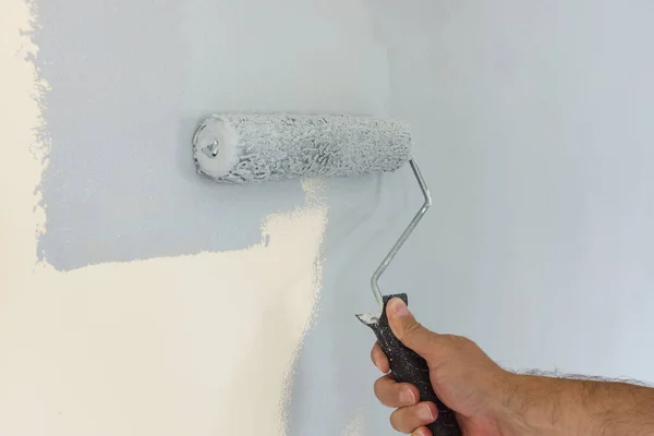 Peinture Décoration Mur Intérieur Avec Rouleau Peinture Moderne Gris Clair — Photo