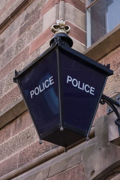 Antigua Lámpara Azul Iluminada Fuera Una Estación Policía Británica Tradicionalmente — Foto de Stock