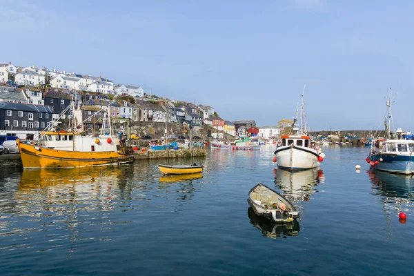 Portul Mevagissey Din Cornwall Marea Britanie Bărci Pescuit Ancoră Satul — Fotografie, imagine de stoc