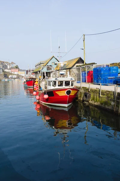 Traditionelle Britische Langusten Und Krabbenboote Entladeplatz Kornischen Dorf Mevagissey Die — Stockfoto