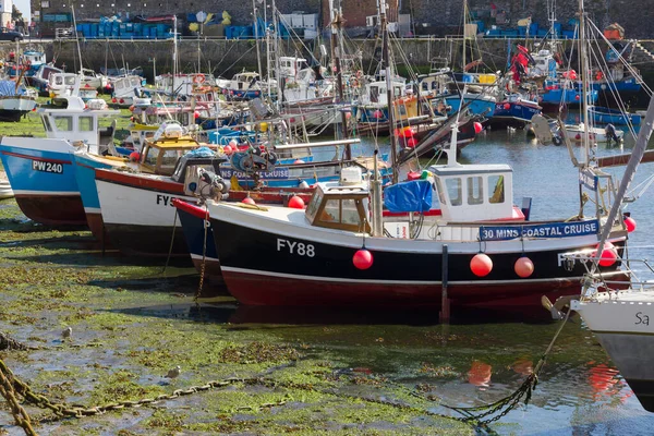 Mevagissey Hafen Mit Booten Vor Anker Das Dorf Liegt Innerhalb — Stockfoto