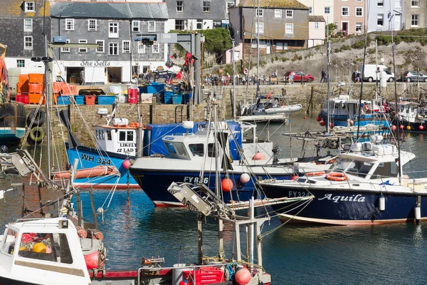 Mevagissey Hafen Mit Booten Vor Anker Das Dorf Liegt Innerhalb — Stockfoto