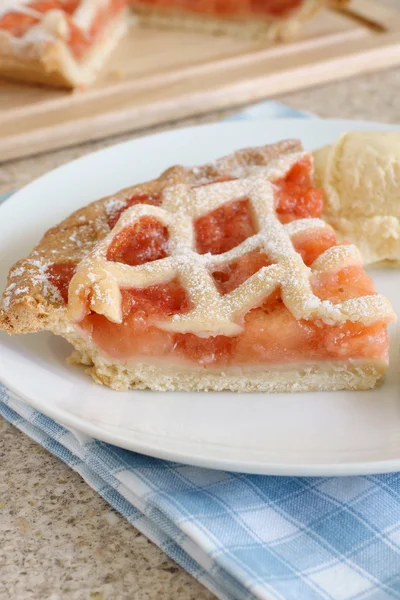 Erdbeer-Apfel-Torte — Stockfoto